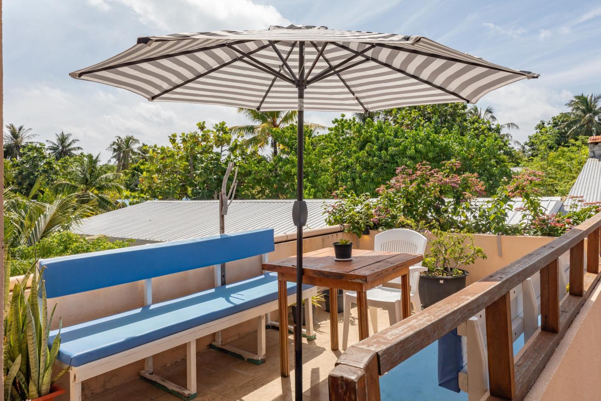 Nemo Inn Omadhoo Exteriör bild